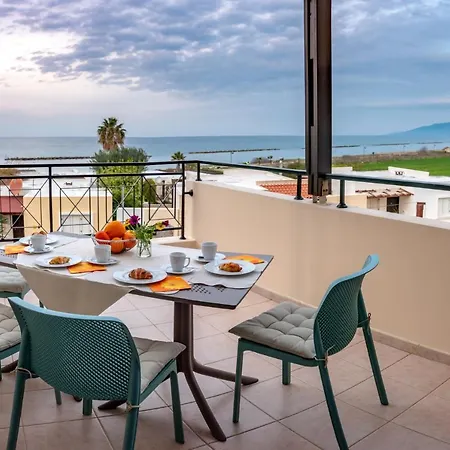 Penthouse Direkt Am Appartement Polis