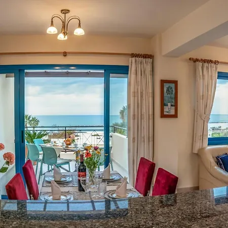 Penthouse Direkt Am Appartement Polis